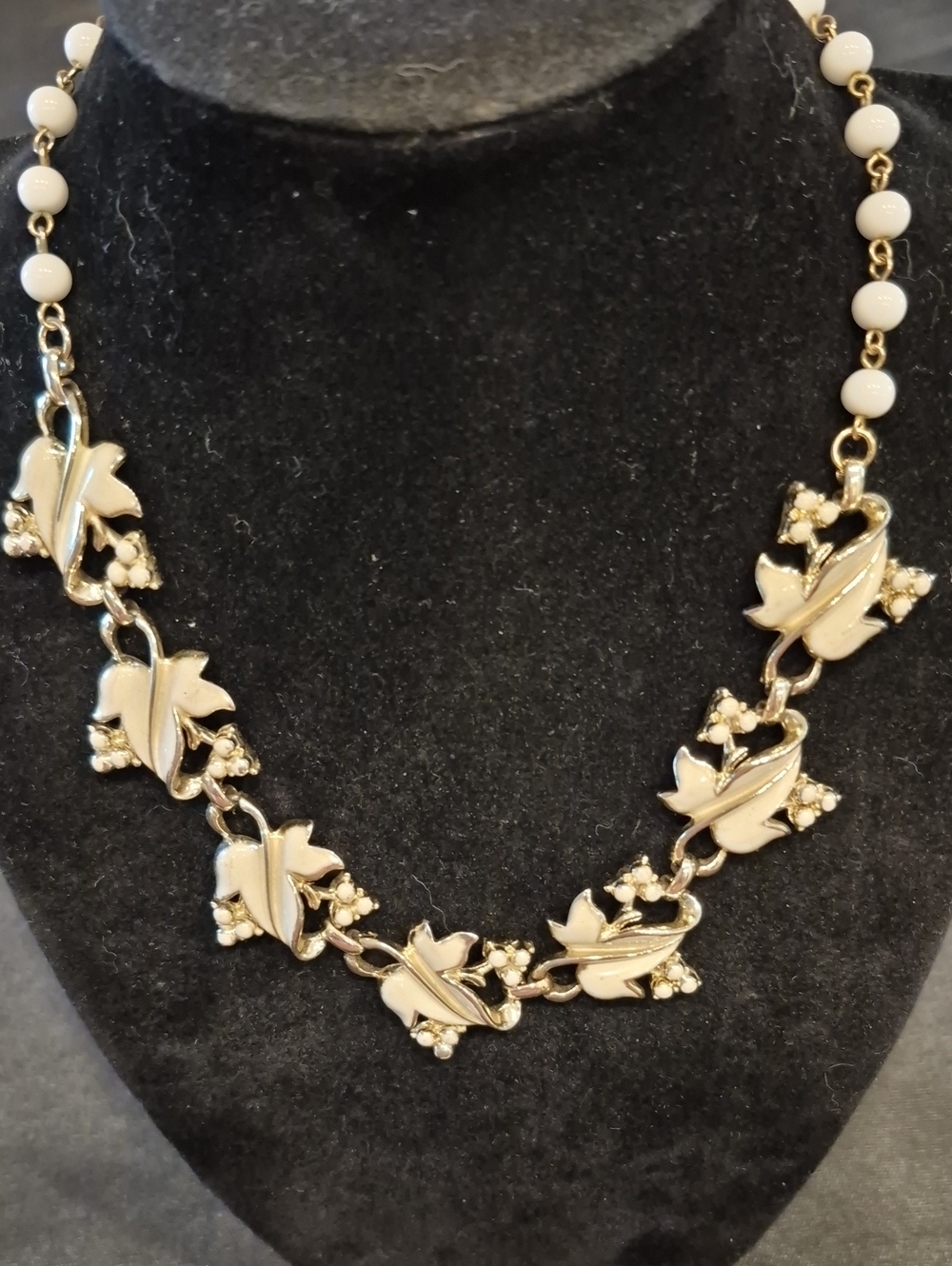 Elegant Cream and Gold Floral Link Enamel Necklace